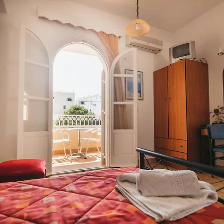 Armani Suites * Perissa (Santorini)