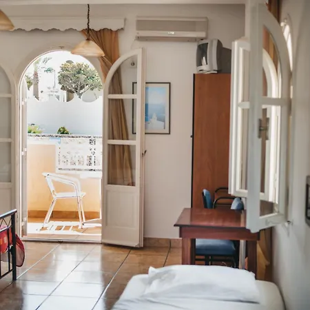 Armani Suites Daire Perissa (Santorini)