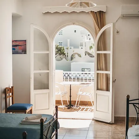 Armani Suites * Perissa (Santorini)